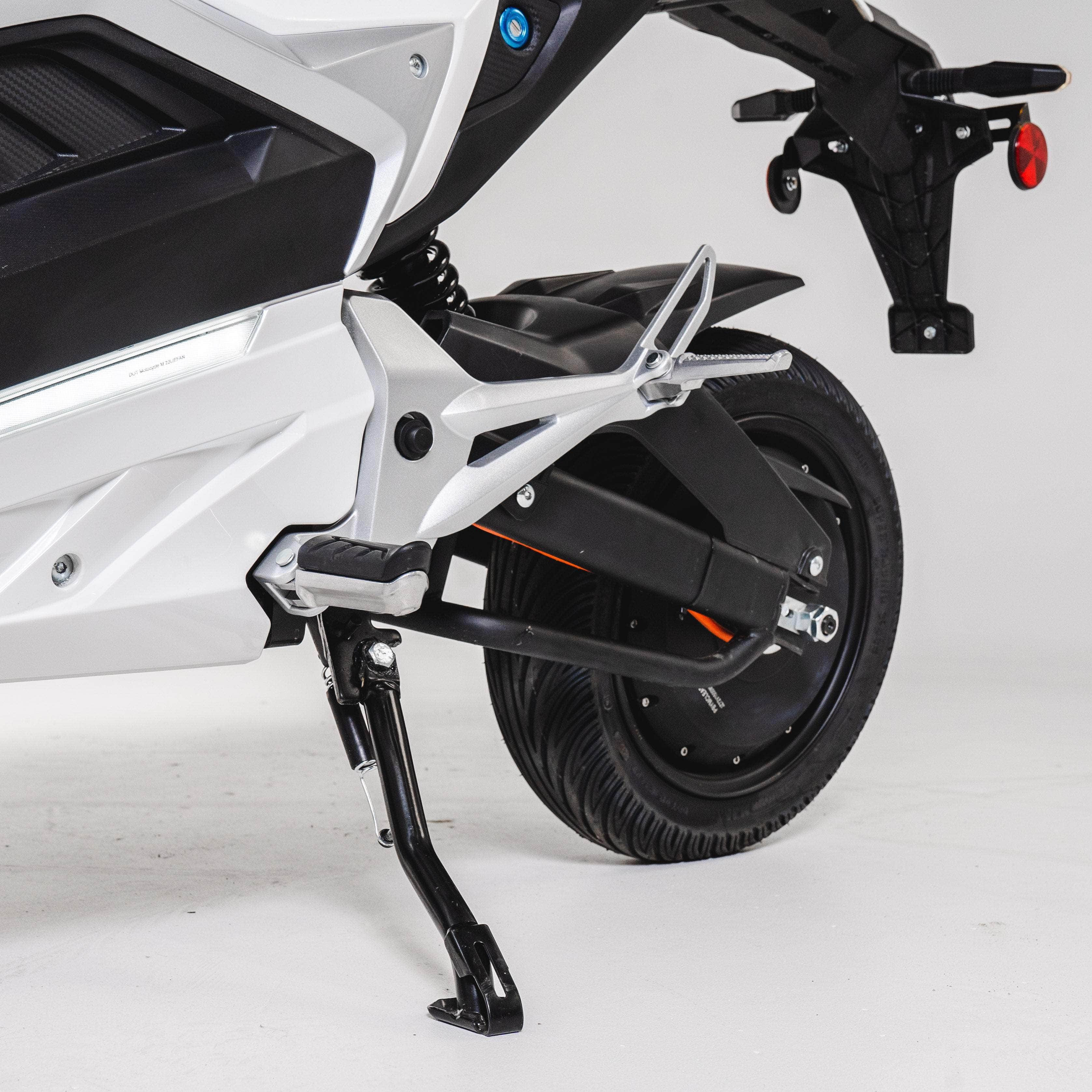 GIO G2000 ELECTRIC SCOOTER - 72V 30Ah 2000W, anti-theft alarm, top speed 43mph, range up to 40 miles - Image 14
