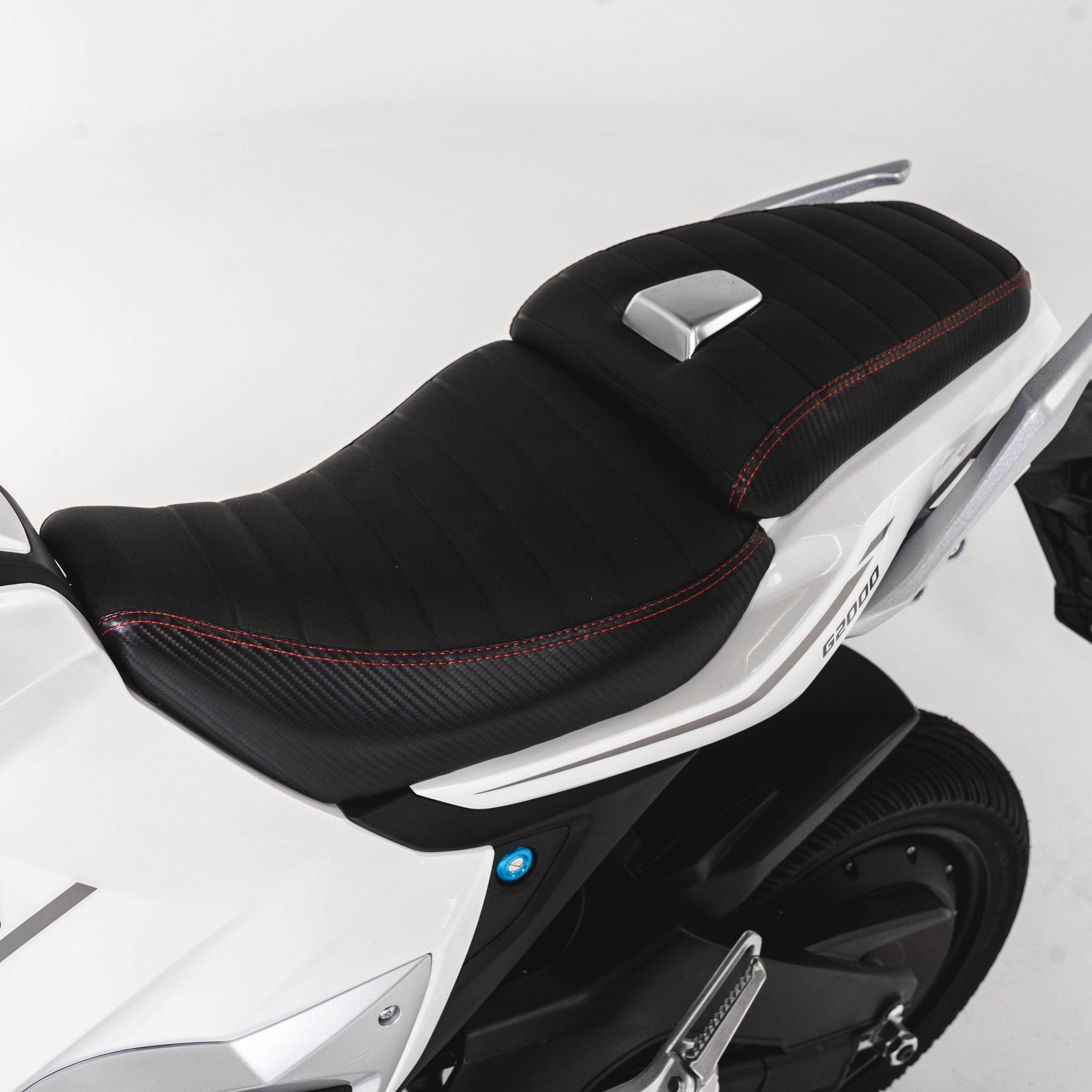 GIO G2000 ELECTRIC SCOOTER - 72V 30Ah 2000W, anti-theft alarm, top speed 43mph, range up to 40 miles - Image 7