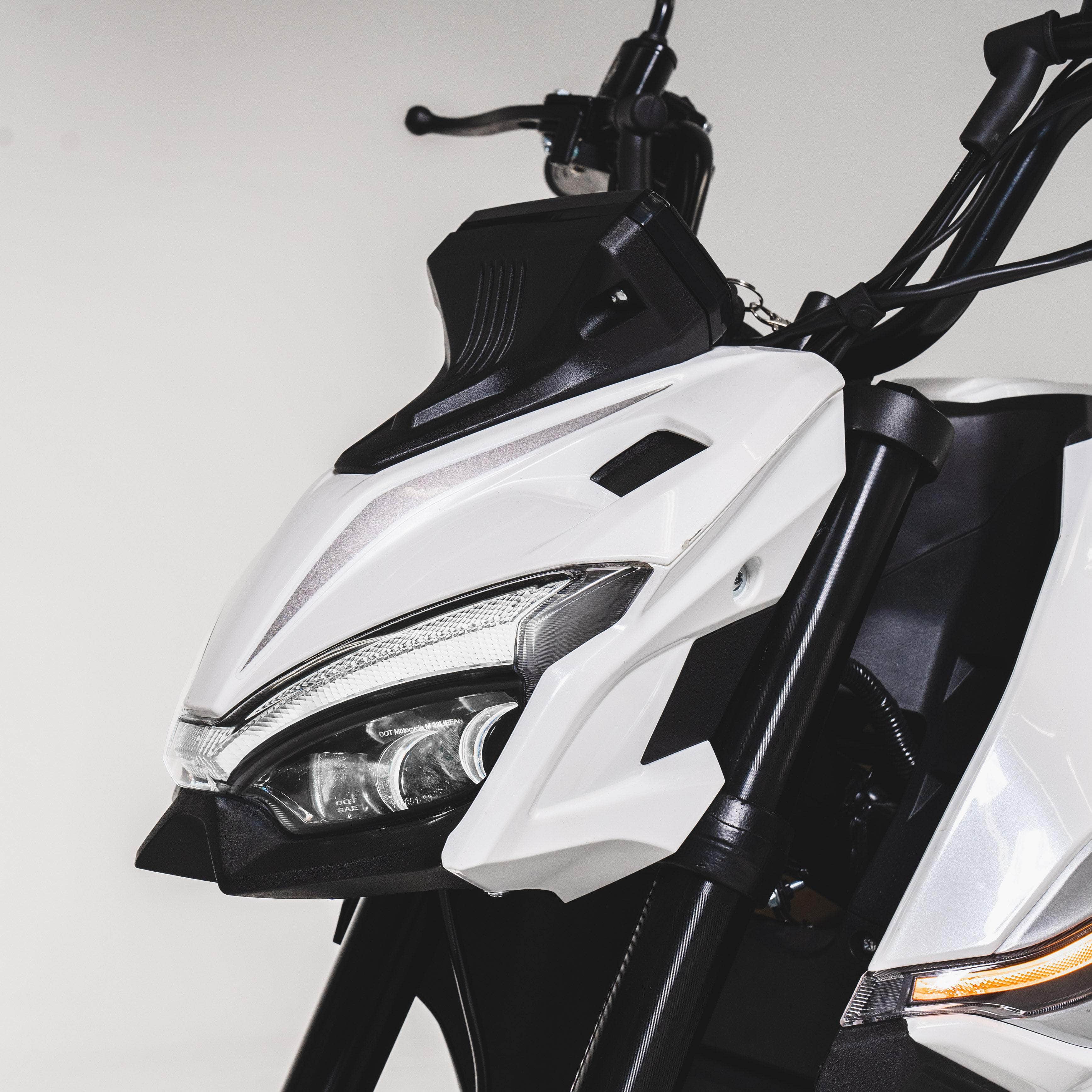 GIO G2000 ELECTRIC SCOOTER - 72V 30Ah 2000W, anti-theft alarm, top speed 43mph, range up to 40 miles - Image 8